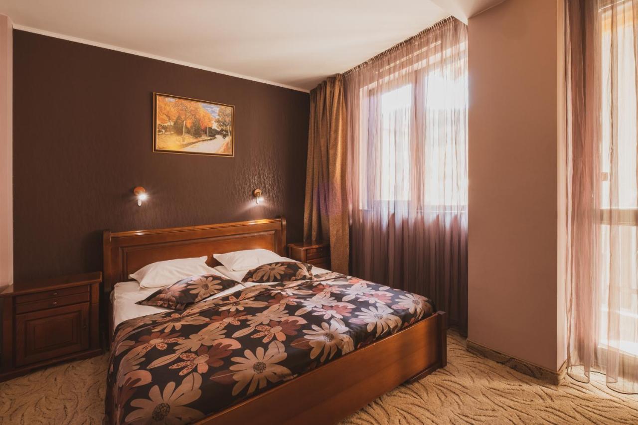 Хотел Том И Нези Класик Welingrad Exterior foto