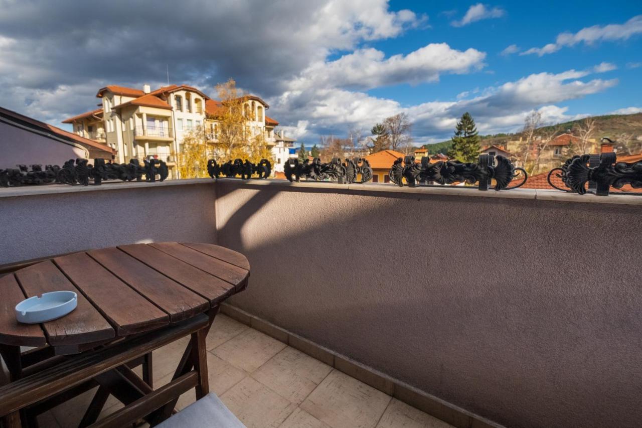 Хотел Том И Нези Класик Welingrad Exterior foto